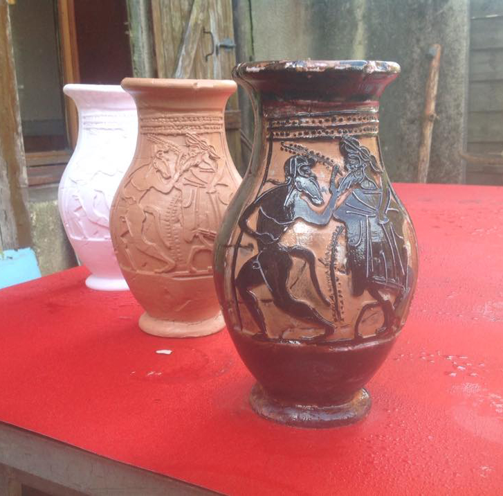 customisation d'un vase grecque.